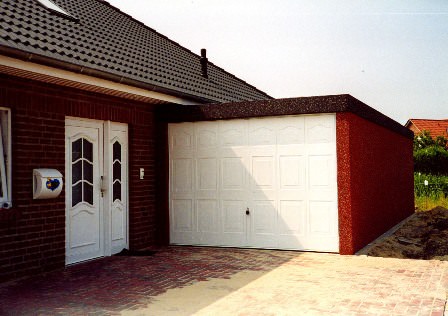 Fertiggarage Stahl Glattwand mit Schwingtor
